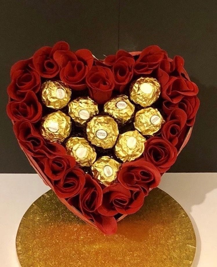 20 Roses with chocolates !