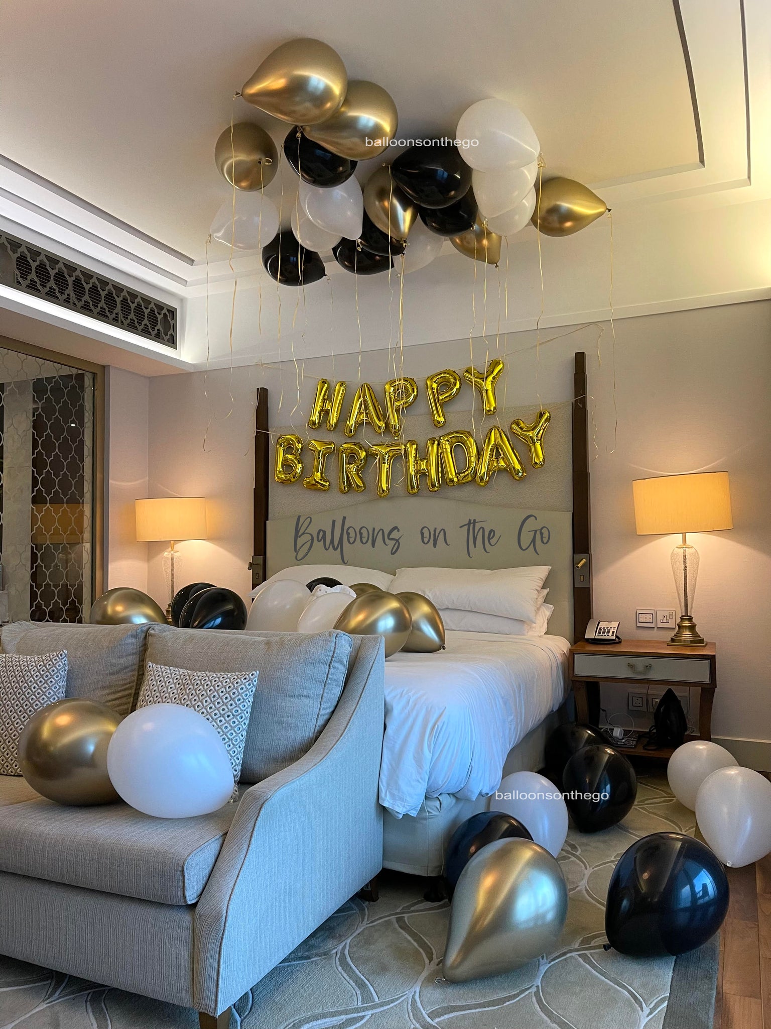 Small Balloon Setup in White, Black and Gold!